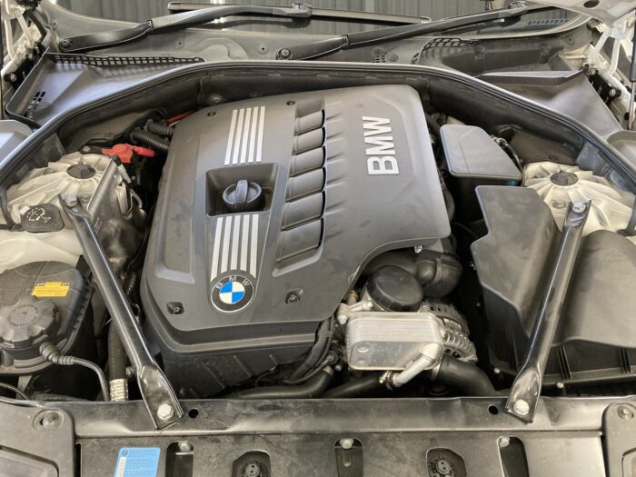 BMW 523i(F10)タペットカバーパッキン交換について【現役整備士が解説】