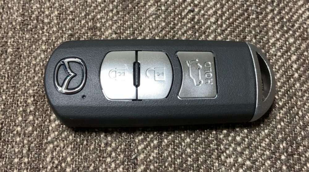 電池交換手順 マツダ車のスマートキー 鍵 電池の交換方法