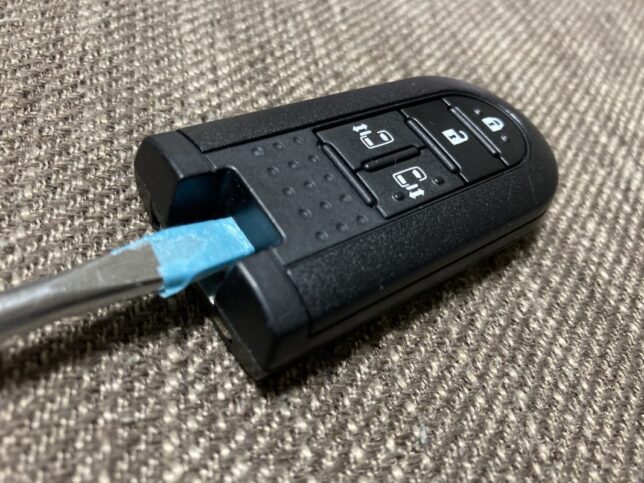 電池交換手順 現行ダイハツ車のスマートキー電池交換方法と費用をご紹介