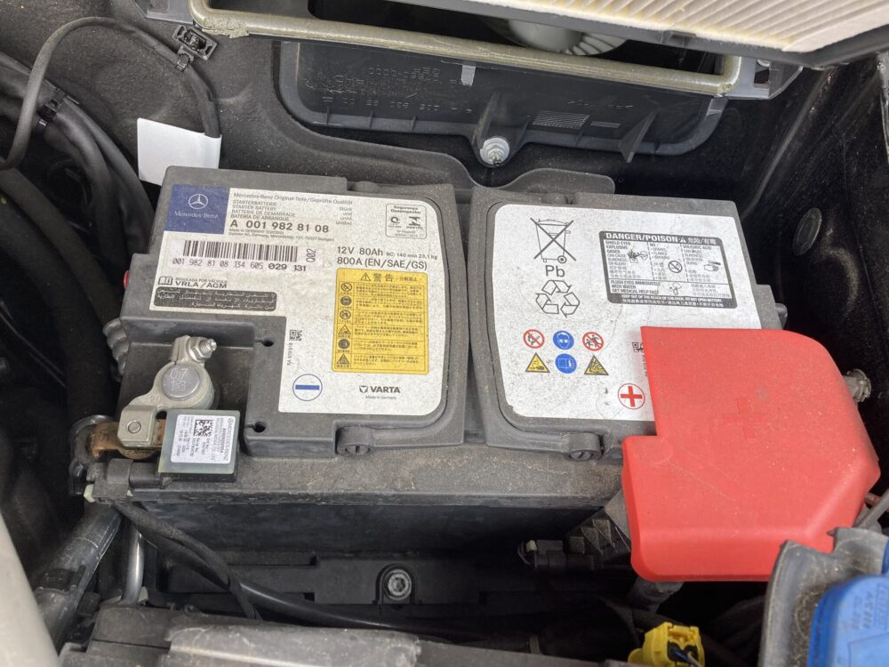 ベンツ・Cクラス(W205/S205/C205)のバッテリー交換費用やリセット手順まとめ