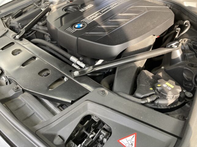 BMW・5シリーズツーリング(F11)のバッテリー交換費用やリセット手順 ...