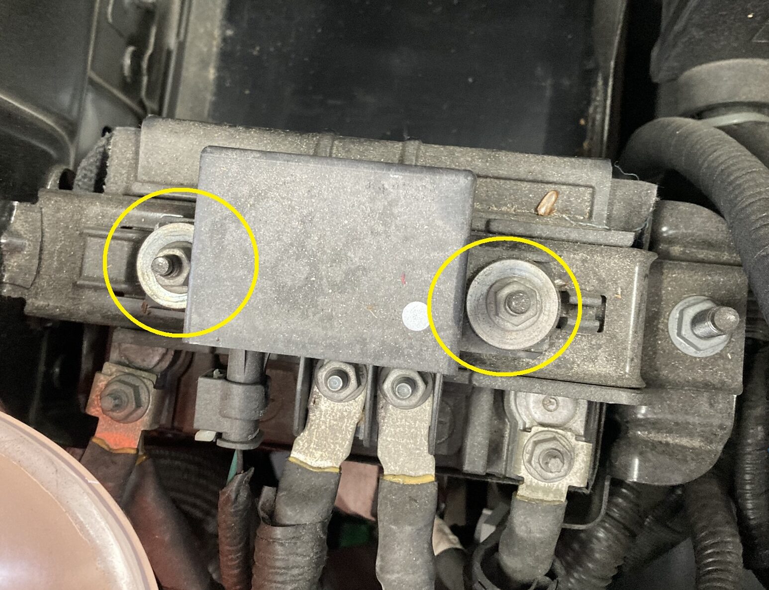 ジープ・コンパス(MP)のバッテリー交換費用や交換手順まとめ！【現役整備士が解説】